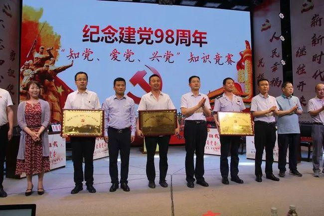 五连涨后，燃油费今年首次下调！乘坐飞机为何要收取燃油费？游戏画面